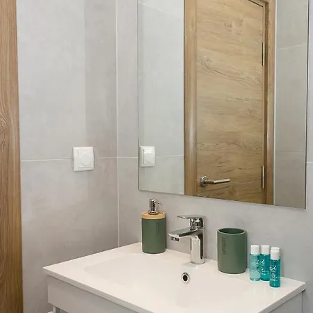 Апартамент Brand New Modern 1bd Flat With Parking In Chayka By Flat Mаnager